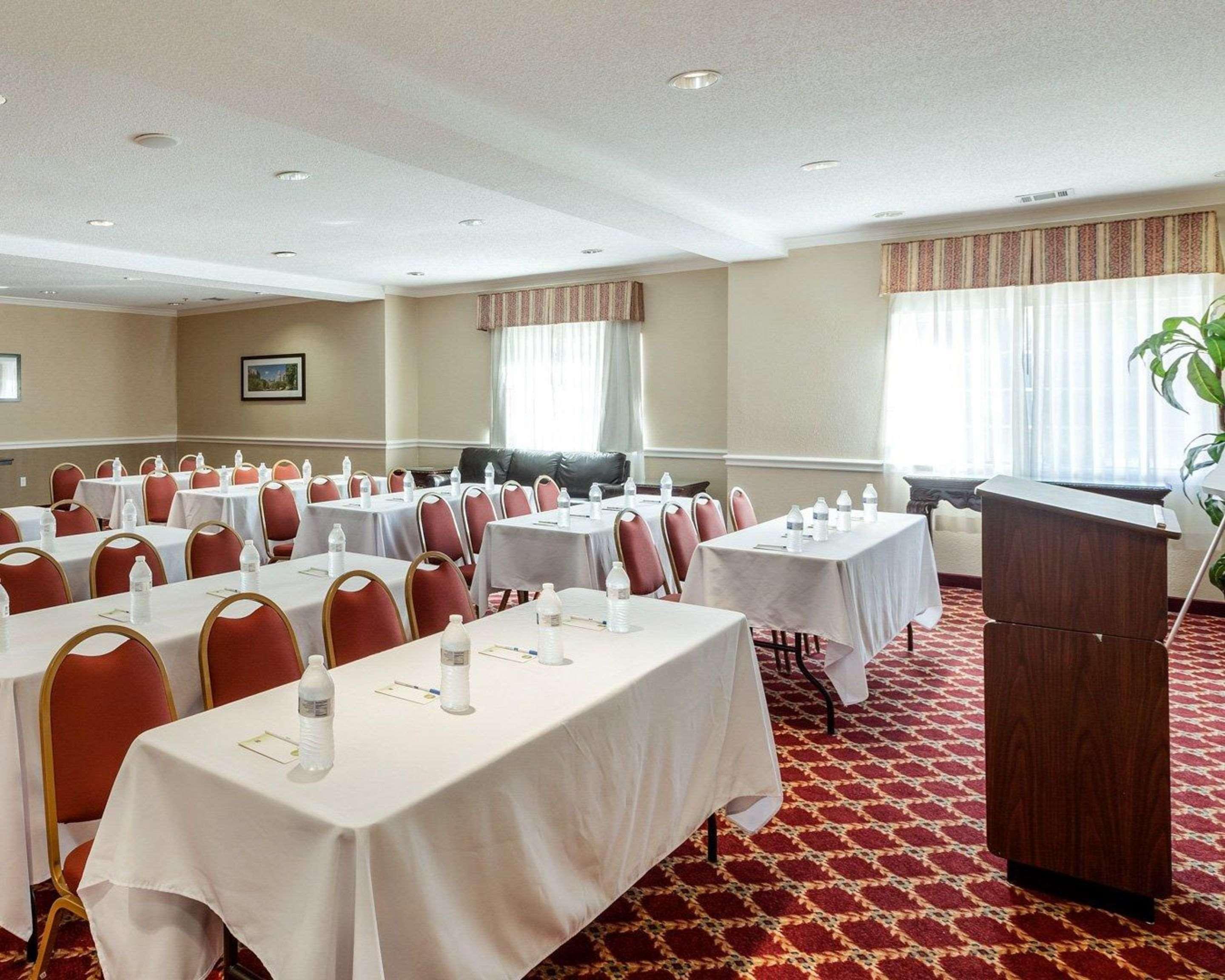 Hotel Comfort & Texas Hill Country 3*