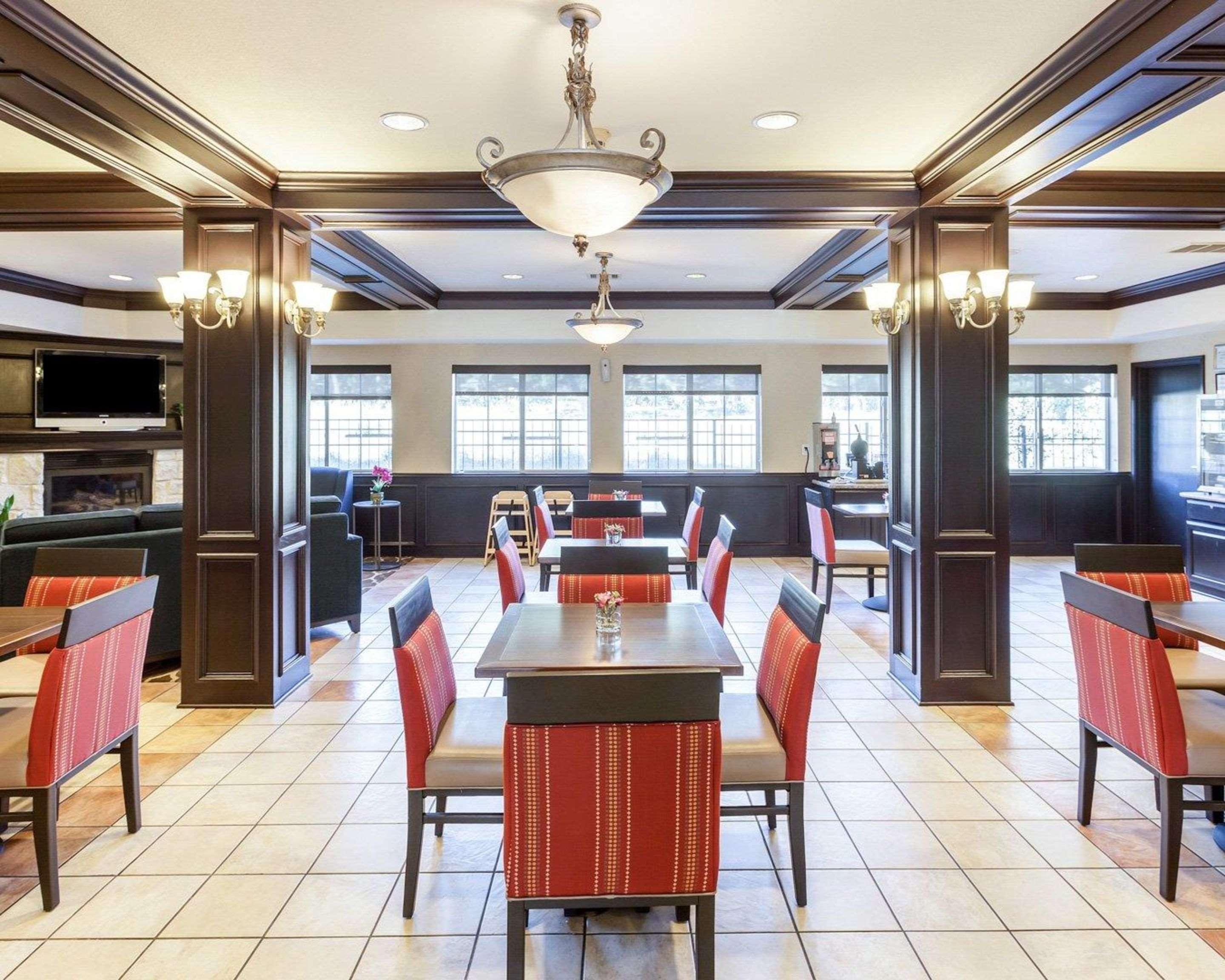 Comfort & Texas Hill Country Hotel 3*